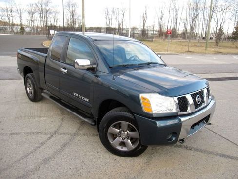 Used 2005 Nissan Titan SE image 2