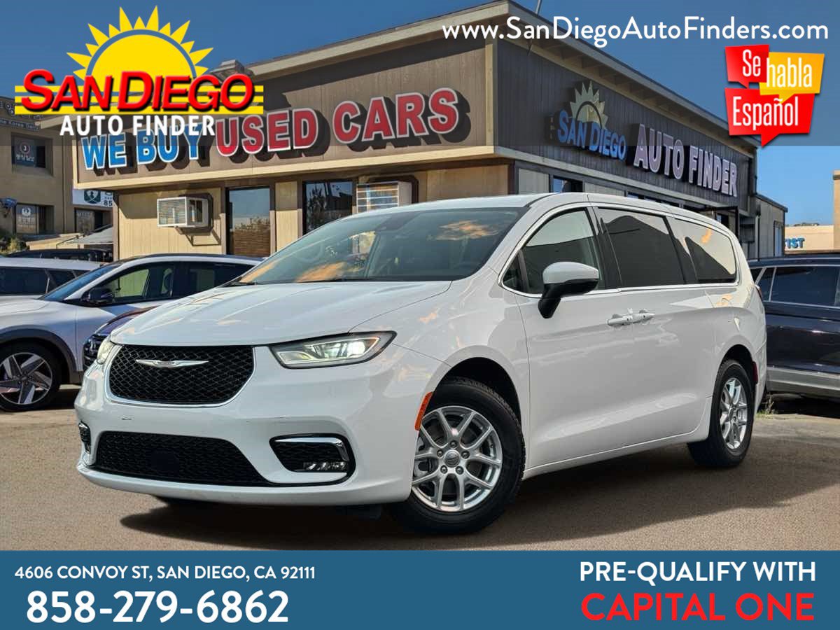 Used 2023 Chrysler Pacifica Touring-L FWD image 1