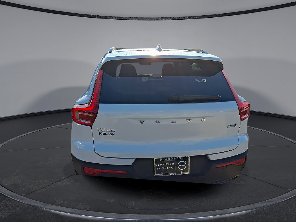 Certified 2025 Volvo XC40 B5 Plus AWD/4WD image 8
