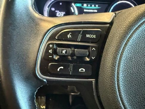 Used 2022 Kia Niro EX image 18