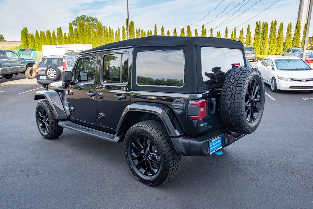 Used 2022 Jeep Wrangler Unlimited Sahara w/ Cold Weather Group AWD/4WD image 10