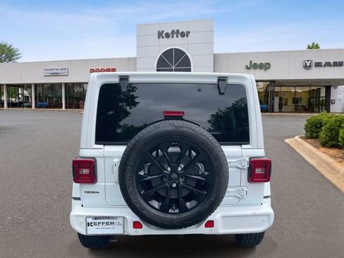 Used 2022 Jeep Wrangler Unlimited Sahara AWD/4WD image 5