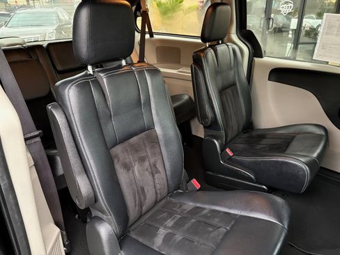 Used 2017 Dodge Grand Caravan SXT image 22