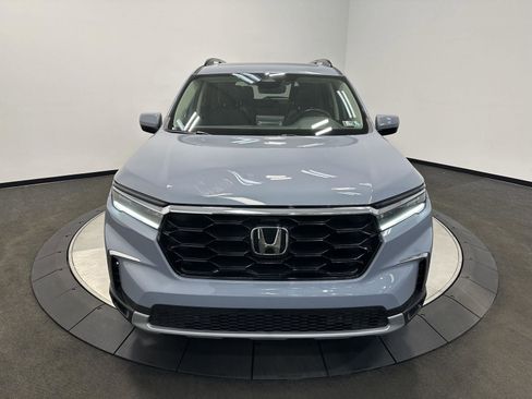 Used 2024 Honda Pilot Touring image 3