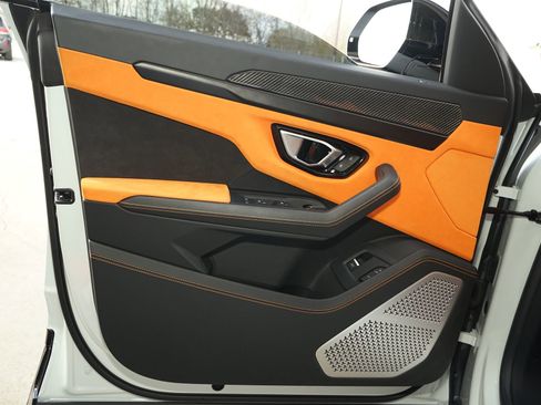 Used 2021 Lamborghini Urus image 23