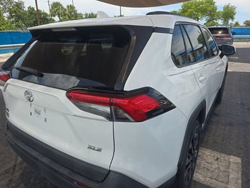 Used 2019 Toyota RAV4 XLE Premium FWD image 2