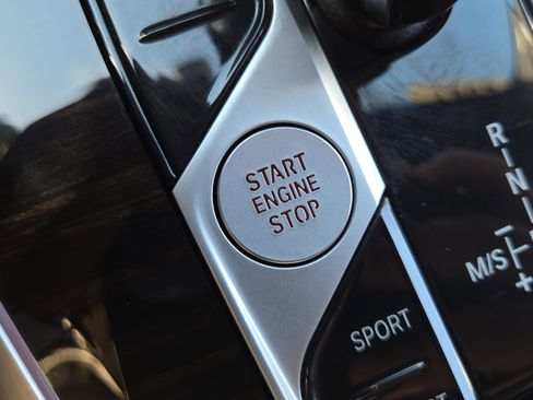 Used 2021 BMW X7 xDrive40i w/ Premium Package image 42