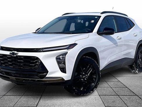 Used 2025 Chevrolet Trax ACTIV w/ Sunroof Package image 1