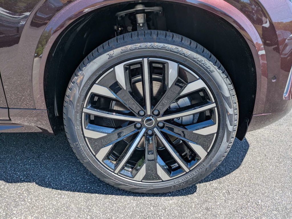 New 2026 Volvo XC90 B5 Ultra w/ Protection Package Premier AWD/4WD image 11
