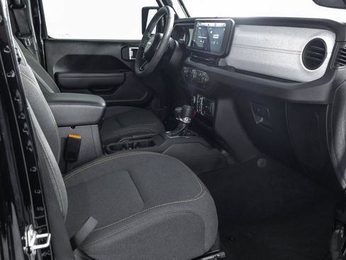 Used 2025 Jeep Wrangler Unlimited Sport AWD/4WD image 39