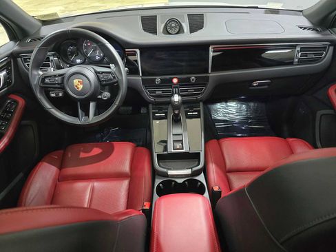 Used 2024 Porsche Macan image 18