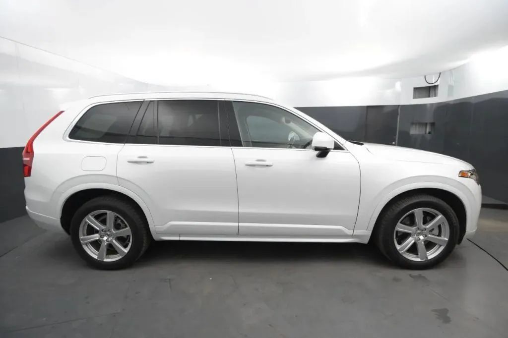 Used 2021 Volvo XC90 T6 Momentum AWD/4WD image 5