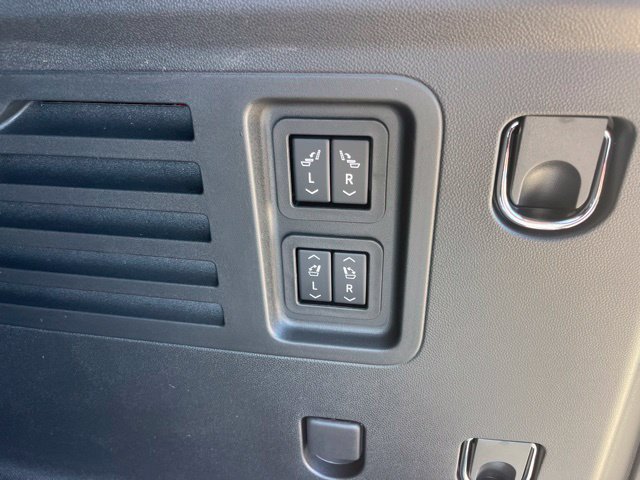 New 2027 Chevrolet Traverse RS w/ LPO, Floor Liner Package FWD image 8