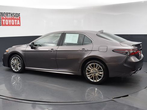 Used 2024 Toyota Camry SE FWD image 2