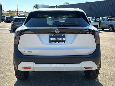 New 2026 Nissan Kicks SV w/ Charging Package image 7