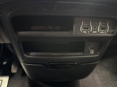 Used 2022 Chrysler Pacifica Touring-L w/ Uconnect Theater Family Group image 32