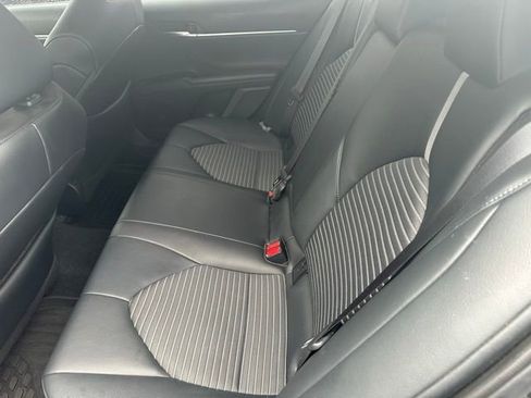 Used 2020 Toyota Camry SE image 9