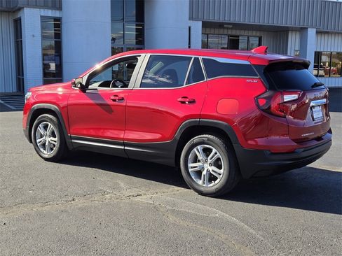 Used 2023 GMC Terrain SLE image 5