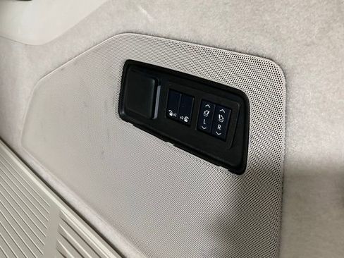 Used 2025 Cadillac Escalade ESV Sport Platinum image 35