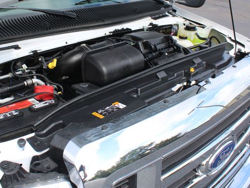 Used 2024 Ford E-450 and Econoline 450 Super Duty w/ Power Windows & Locks Group image 16