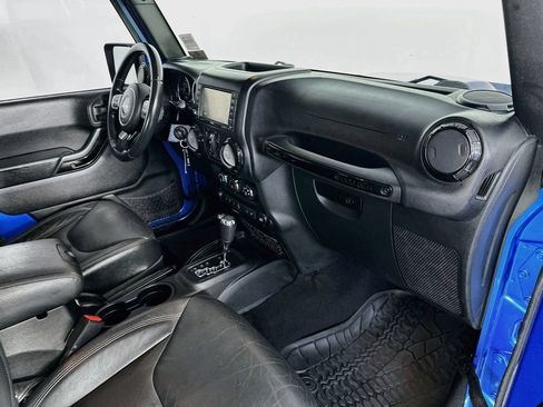 Used 2015 Jeep Wrangler Unlimited Sahara AWD/4WD image 30