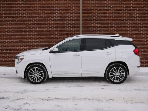 Used 2022 GMC Terrain Denali image 2