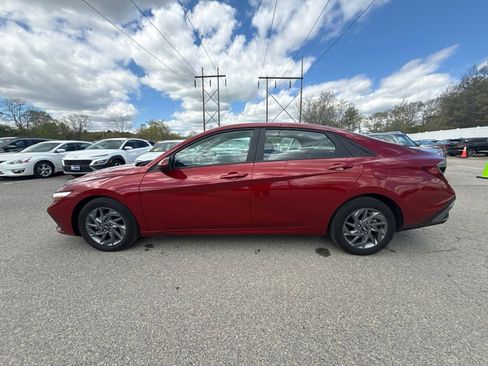 Used 2024 Hyundai Elantra SEL FWD image 8