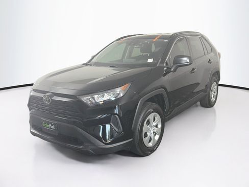 Used 2021 Toyota RAV4 LE FWD image 3