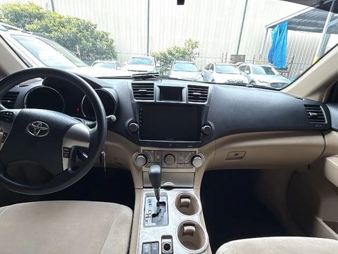 Used 2011 Toyota Highlander 4WD w/ Tech Pkg image 36