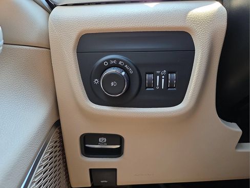 Used 2026 Jeep Grand Cherokee L Limited w/ MOPAR Finishing Package AWD/4WD image 21