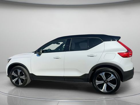 Used 2023 Volvo XC40 Recharge Plus image 17