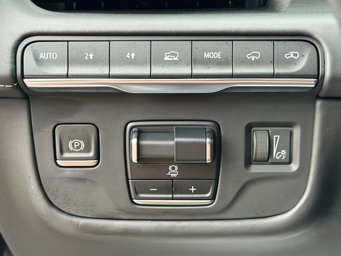 Used 2023 Cadillac Escalade ESV Sport Platinum w/ LPO, ONYX Package AWD/4WD image 35