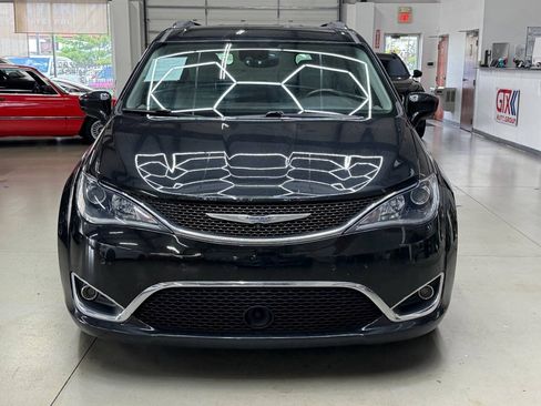 Used 2017 Chrysler Pacifica Touring-L Plus w/ Advanced Safetytec Group FWD image 6