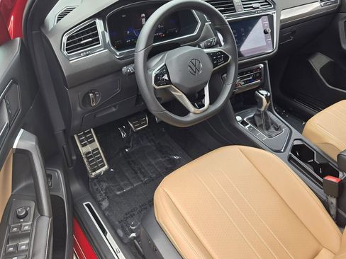 Used 2024 Volkswagen Tiguan SE R-Line FWD image 11