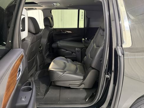 Used 2019 Cadillac Escalade ESV Premium Luxury image 12
