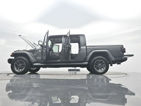 Used 2020 Jeep Gladiator Overland AWD/4WD image 45