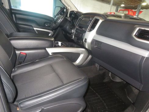 Used 2017 Nissan Titan PRO-4X image 37
