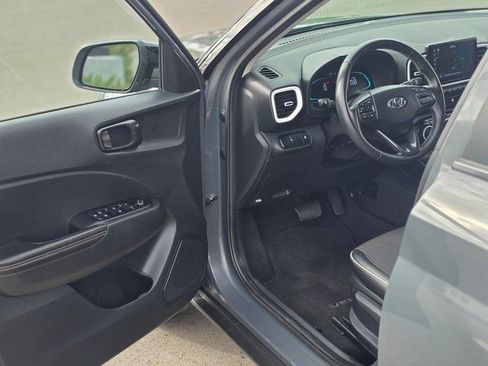 Used 2024 Hyundai Venue Limited image 35