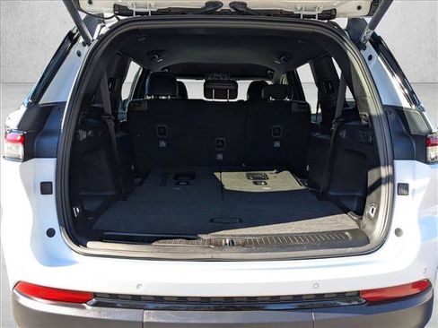 Used 2022 Jeep Grand Cherokee L Laredo image 8