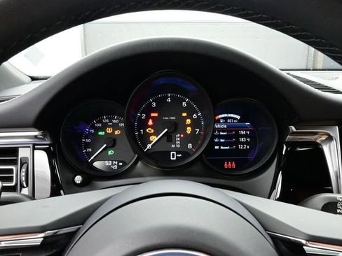 Certified 2025 Porsche Macan AWD/4WD image 9