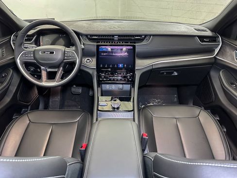 New 2025 Jeep Grand Cherokee Limited w/ Black Appearance Package image 23