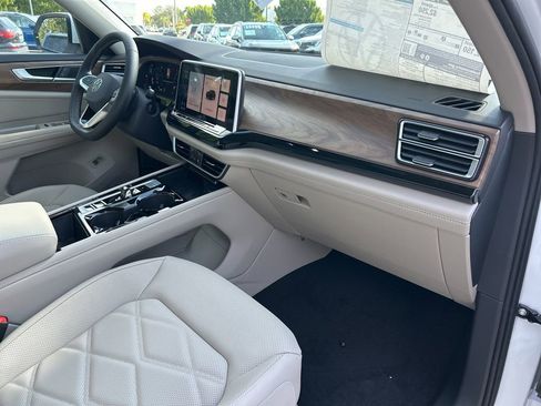 New 2026 Volkswagen Atlas SE image 44
