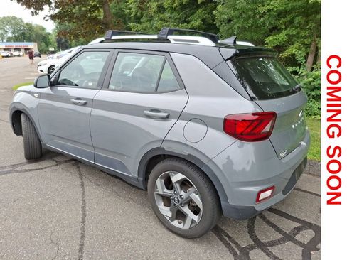 Used 2022 Hyundai Venue Limited FWD image 8