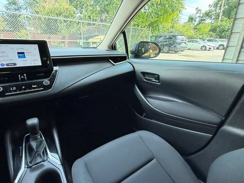 Used 2025 Toyota Corolla LE FWD image 32