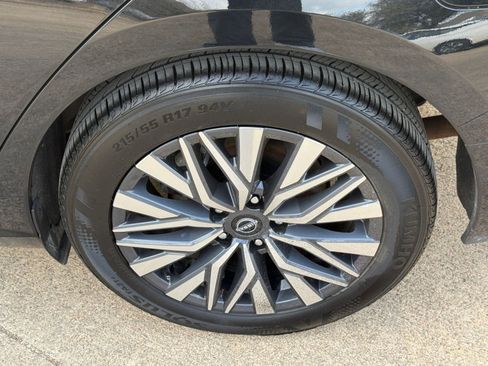 Used 2025 Nissan Altima 2.5 SV image 30