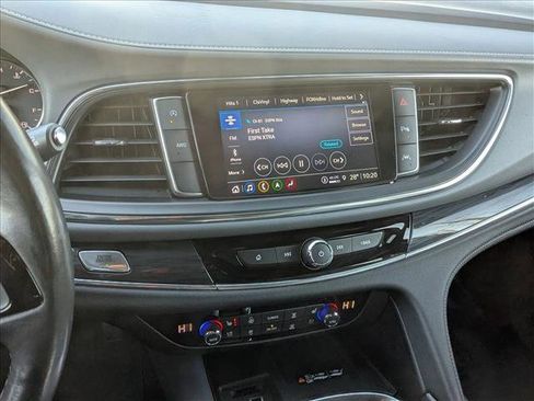 Used 2022 Buick Enclave Premium image 12