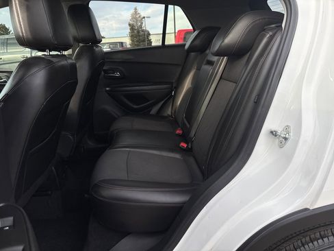 Used 2022 Chevrolet Trax LT w/ LT Convenience Package image 24