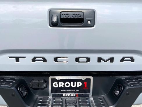 Used 2019 Toyota Tacoma TRD Off-Road w/ Technology Package image 10