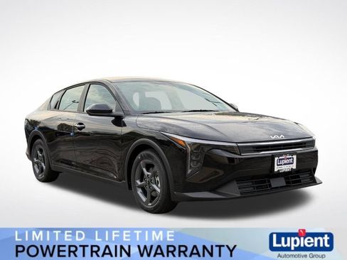 New 2025 Kia K4 LXS image 1