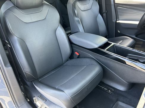 Used 2024 Volkswagen ID.4 S RWD image 8